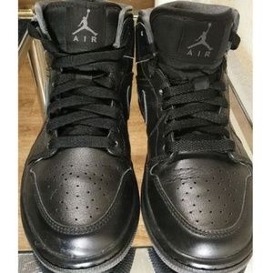 Air Jordan 1 (Mid) Size 7.5